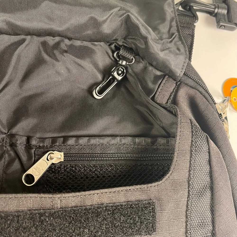 Timberland Messenger Bag Black Medium Ripstop Crossbody H 14 x W 10 x D 3 in